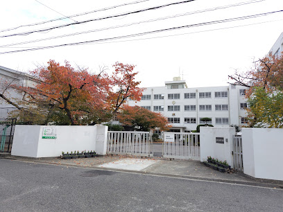 高槻市立柳川中学校の外観画像