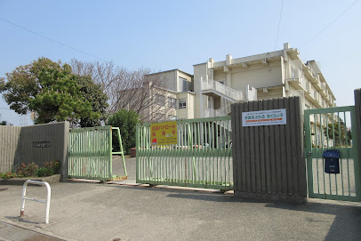 宝塚市立安倉中学校の外観画像