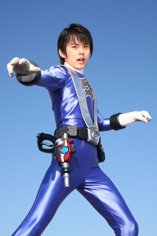 片岡 信和Ｘの『炎神戦隊ゴーオンジャー』のゴーオンブルー役の写真画像