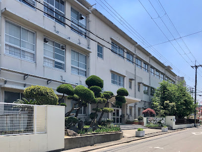 堺市立三国丘中学校の外観画像