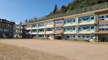 吉田町立吉田小学校の外観画像